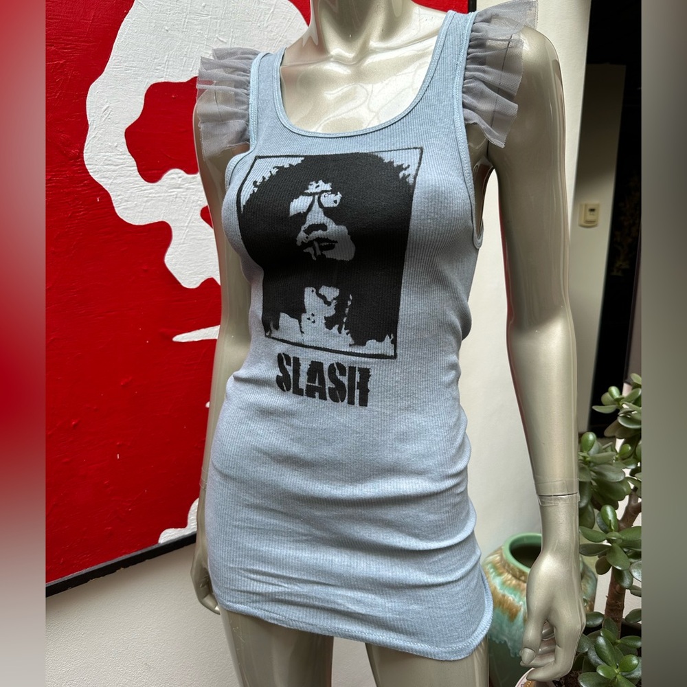 ⚡️SLASH Guns N Roses rockin’ tank top M ruffle shoulder graffiti M